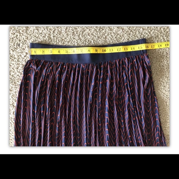 Metro Wear Maxi Flared Skirt Sz L🌹 Elastic Waist Navy Red Abstract pattern - Picture 4 of 10